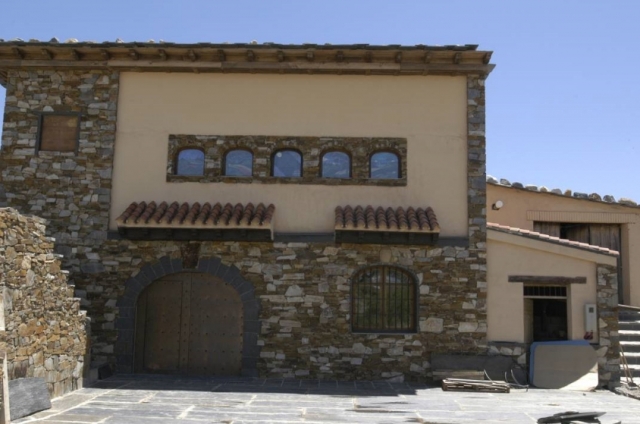 Entrada principal a la bodega